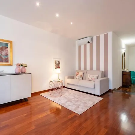Apartment Cavour 9 2b 2b 100mq With Private Garage, In Center Of Rapallo, Wifi, Air Conditioned