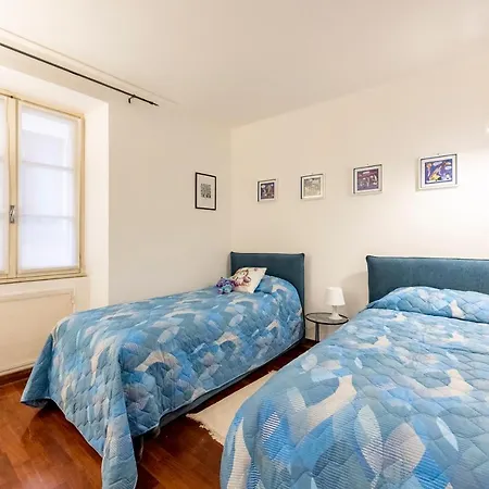 Apartment Cavour 9 2b 2b 100mq With Private Garage, In Center Of Rapallo, Wifi, Air Conditioned