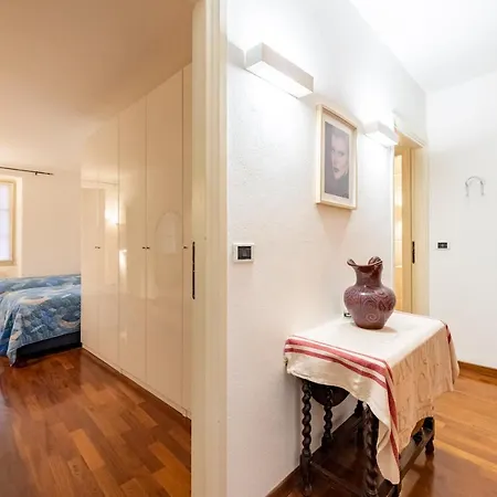 Cavour 9 2b 2b 100mq With Private Garage, In Center Of Rapallo, Wifi, Air Conditioned