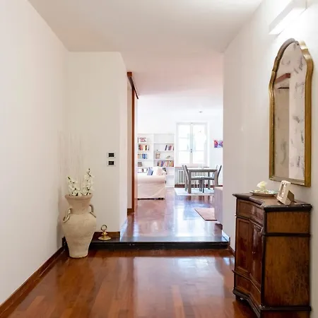 Apartment Cavour 9 2b 2b 100mq With Private Garage, In Center Of Rapallo, Wifi, Air Conditioned