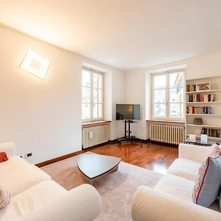 Cavour 9 2b 2b 100mq With Private Garage, In Center Of Rapallo, Wifi, Air Conditioned Apartment