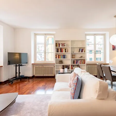 Cavour 9 2b 2b 100mq With Private Garage, In Center Of Rapallo, Wifi, Air Conditioned Apartment