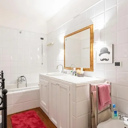 Apartment Cavour 9 2b 2b 100mq With Private Garage, In Center Of Rapallo, Wifi, Air Conditioned